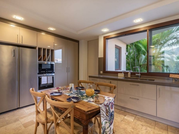 El Paraiso – 5B Villa – 7 cars Garage