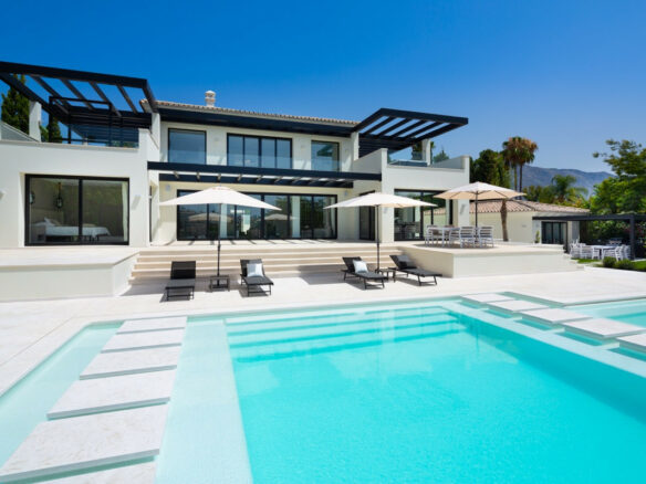 Reduced – Nueva Andalucia – 5B Modern Villa – Prime  Location