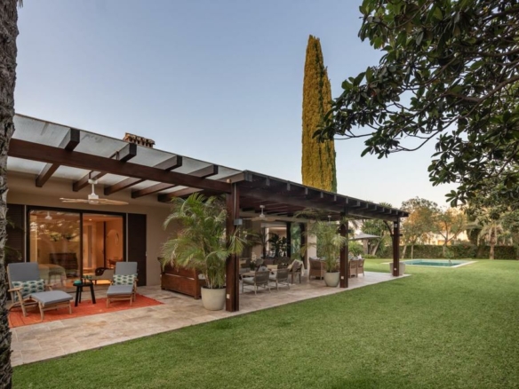 El Paraiso – 5B Villa – 7 cars Garage