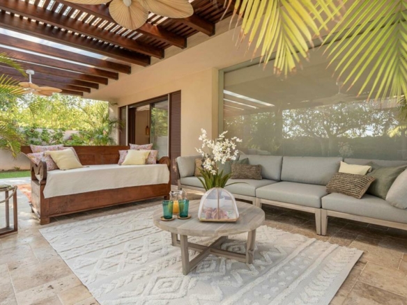El Paraiso – 5B Villa – 7 cars Garage