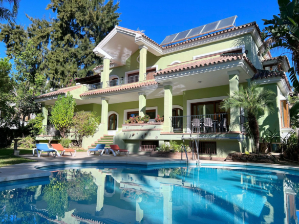 El Paraiso – 5B Villa – 7 cars Garage