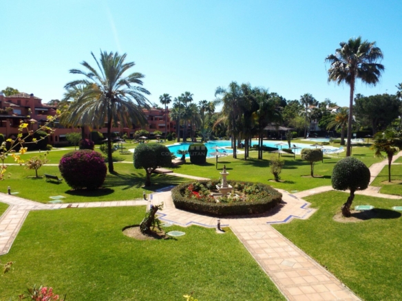 Alhambra del Golf, Estepona  – 3B Apt – Southwest facing