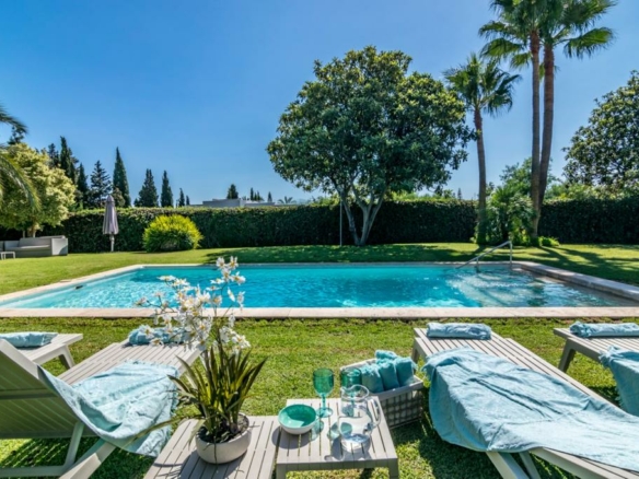 El Paraiso – 5B Villa – 7 cars Garage