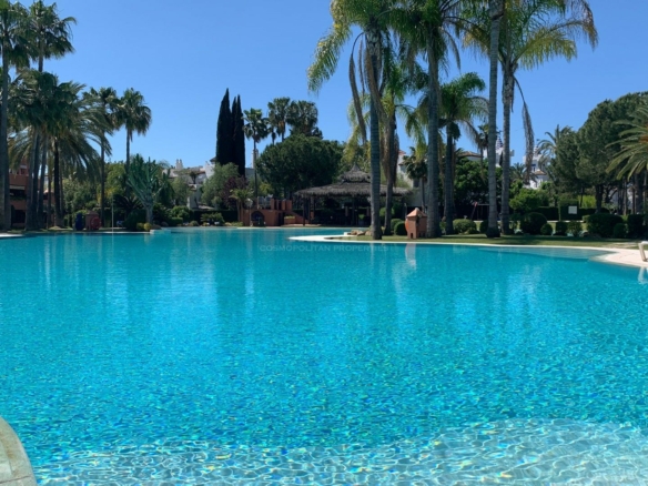 Alhambra del Golf, Estepona  – 3B Apt – Southwest facing