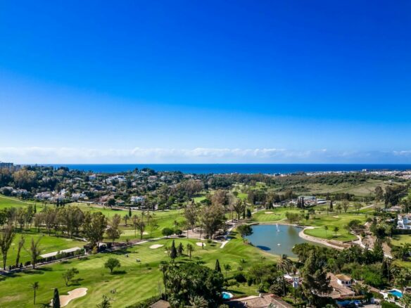 Bargain – El Paraiso – 4B Villa  – Great Views