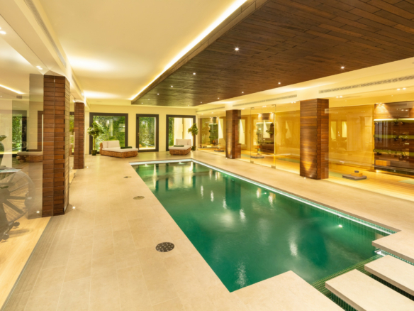 🏰 SOLD: Luxurious Mansion on the Golden Mile – Turnkey Living at Its Finest 🌟