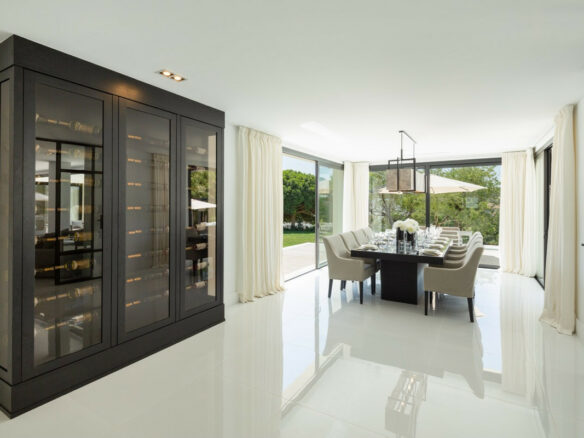 Reduced – Nueva Andalucia – 5B Modern Villa – Prime  Location