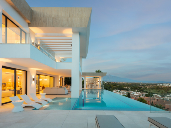 Reduced ✨ For Sale: Luxury Modern Villa in Benahavis with Stunning Sea Views ✨  🏎️ Huge Supercar Garage! 🏎️