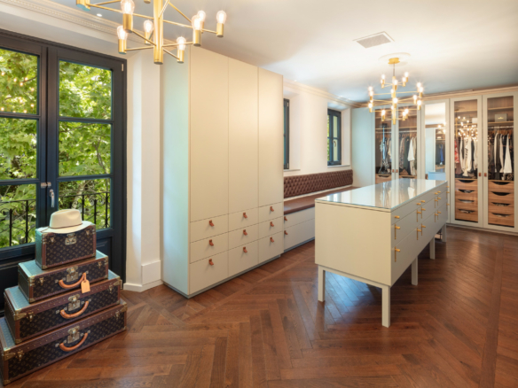 🏰 SOLD: Luxurious Mansion on the Golden Mile – Turnkey Living at Its Finest 🌟