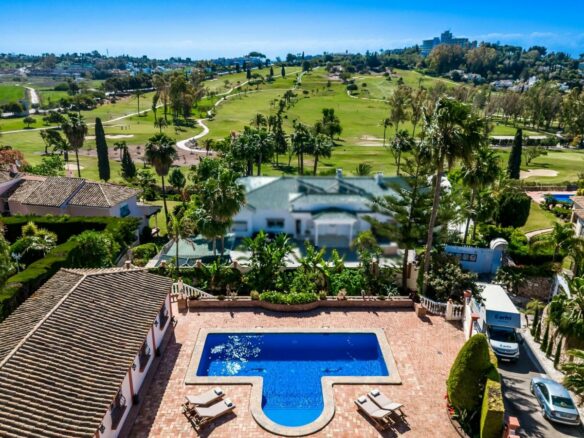 Bargain – El Paraiso – 4B Villa  – Great Views