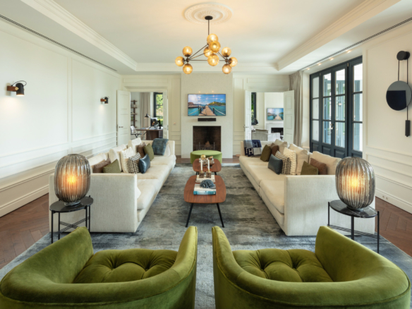 🏰 SOLD: Luxurious Mansion on the Golden Mile – Turnkey Living at Its Finest 🌟