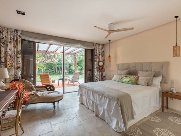 El Paraiso – 5B Villa – 7 cars Garage