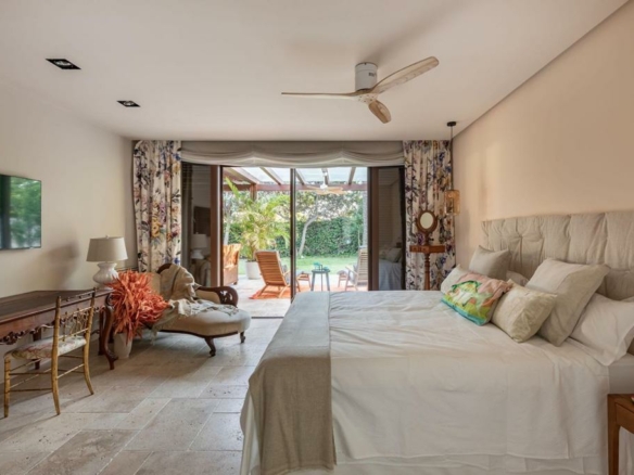 El Paraiso – 5B Villa – 7 cars Garage
