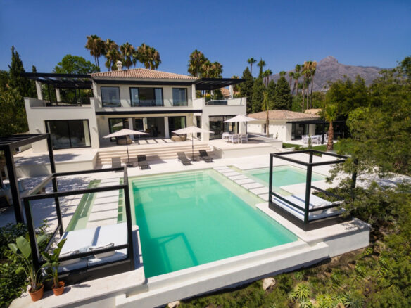 Reduced – Nueva Andalucia – 5B Modern Villa – Prime  Location