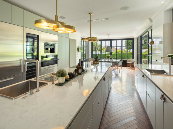 🏰 SOLD: Luxurious Mansion on the Golden Mile – Turnkey Living at Its Finest 🌟