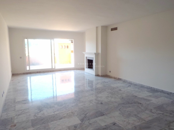 Alhambra del Golf, Estepona  – 3B Apt – Southwest facing