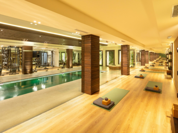 🏰 SOLD: Luxurious Mansion on the Golden Mile – Turnkey Living at Its Finest 🌟