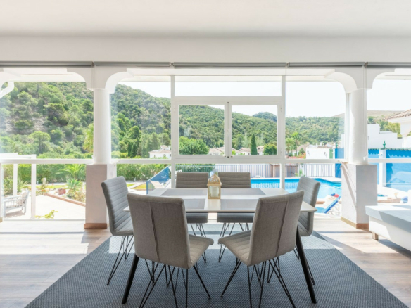 Bargain – Benahavis – Villa in the Town –   2,162 m² plot