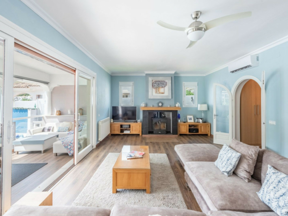 Bargain – Benahavis – Villa in the Town –   2,162 m² plot
