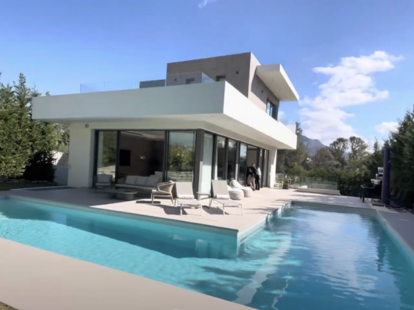 Nueva Andalucia – 4B Modern Villa – Turnkey