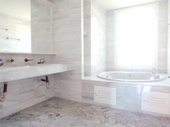 Alhambra del Golf, Estepona  – 3B Apt – Southwest facing
