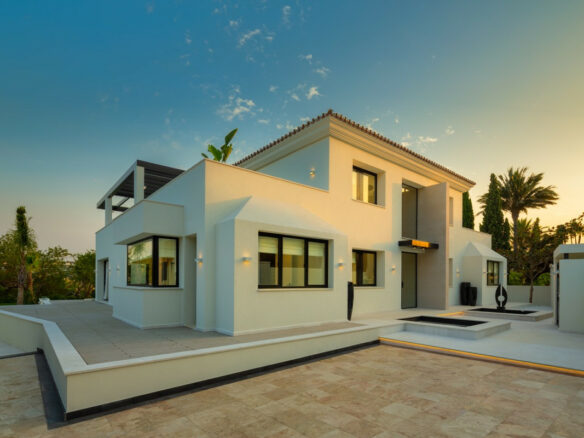 Reduced – Nueva Andalucia – 5B Modern Villa – Prime  Location