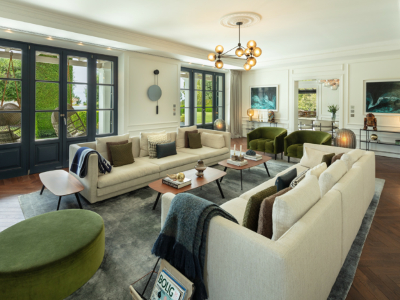 🏰 SOLD: Luxurious Mansion on the Golden Mile – Turnkey Living at Its Finest 🌟