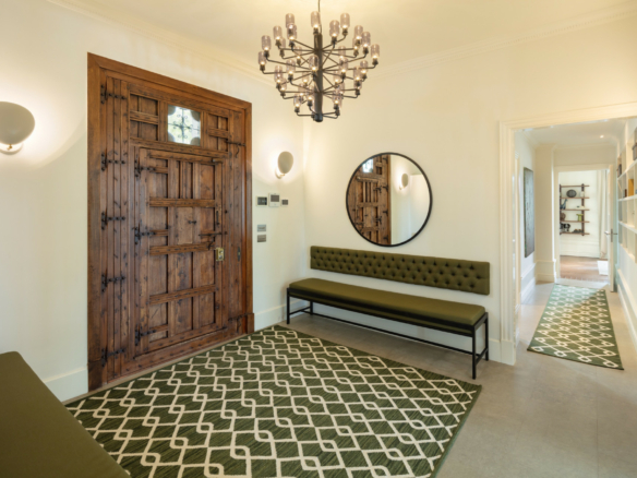 🏰 SOLD: Luxurious Mansion on the Golden Mile – Turnkey Living at Its Finest 🌟