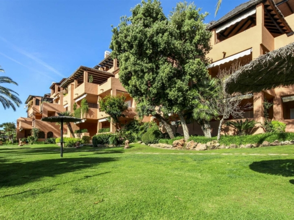 Alhambra del Golf, Estepona  – 3B Apt – Southwest facing