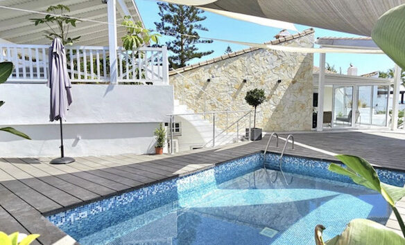 Estepona – 4B Villa – Beachfront – Sea Views -Turn Key