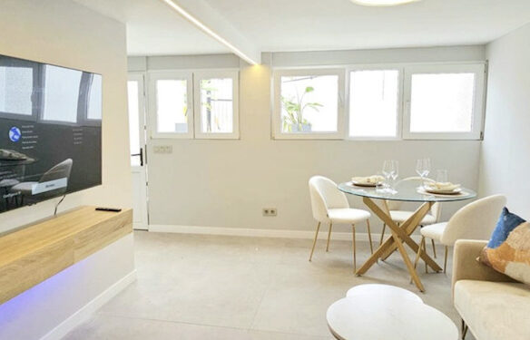 Estepona – 4B Villa – Beachfront – Sea Views -Turn Key