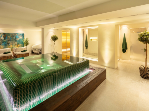 🏰 SOLD: Luxurious Mansion on the Golden Mile – Turnkey Living at Its Finest 🌟