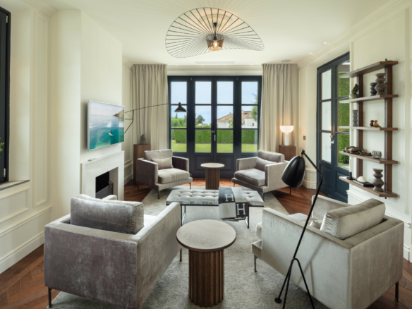 🏰 SOLD: Luxurious Mansion on the Golden Mile – Turnkey Living at Its Finest 🌟