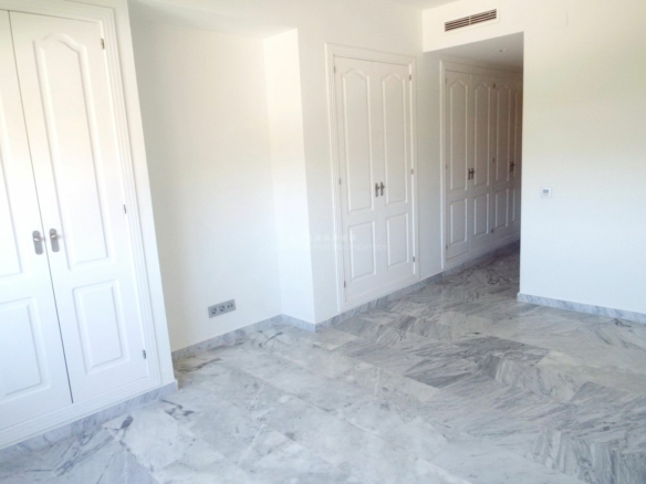 Alhambra del Golf, Estepona  – 3B Apt – Southwest facing