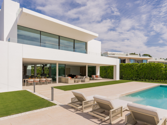 For sale – Golden Mile – New 5 Bedrooms Modern villa  – Turnkey