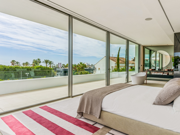 For sale – Golden Mile – New 5 Bedrooms Modern villa  – Turnkey