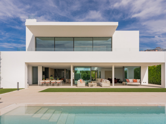 For sale – Golden Mile – New 5 Bedrooms Modern villa  – Turnkey