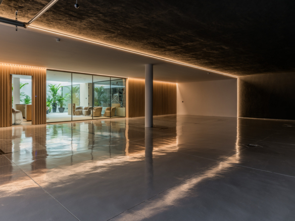 For sale – Golden Mile – New 5 Bedrooms Modern villa  – Turnkey