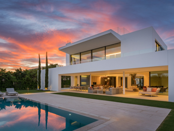 For sale – Golden Mile – New 5 Bedrooms Modern villa  – Turnkey
