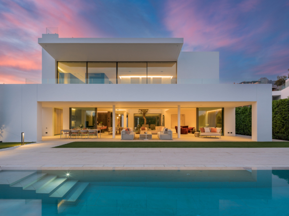 For sale – Golden Mile – New 5 Bedrooms Modern villa  – Turnkey