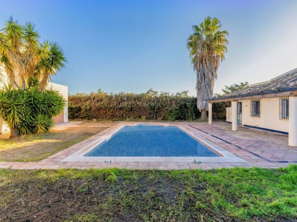 New Golden Mile – 7B Villa – To Reform – Near Facilities