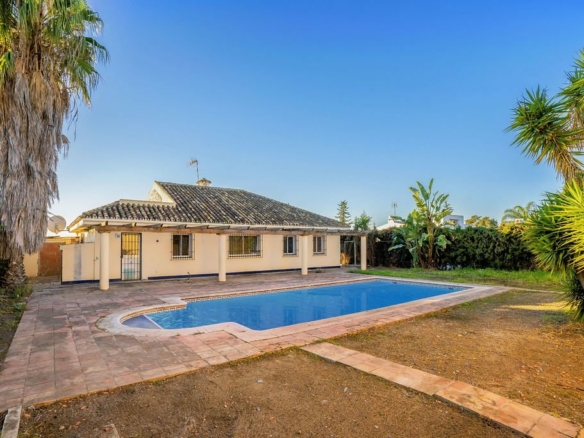 New Golden Mile – 7B Villa – To Reform – Near Facilities