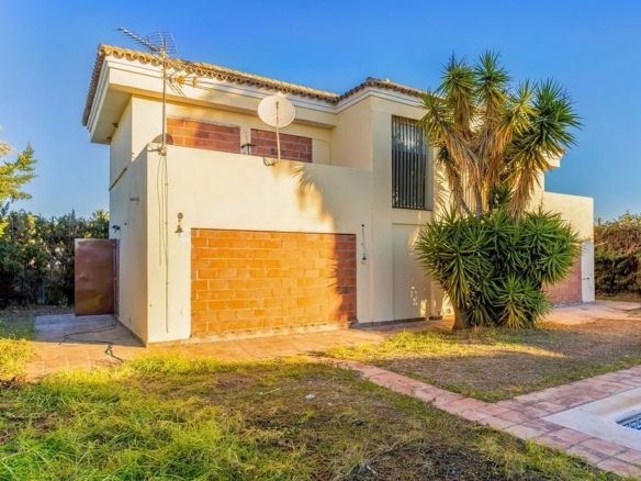 New Golden Mile – 7B Villa – To Reform – Near Facilities