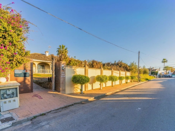 New Golden Mile – 7B Villa – To Reform – Near Facilities