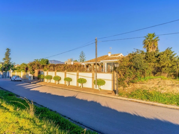 New Golden Mile – 7B Villa – To Reform – Near Facilities