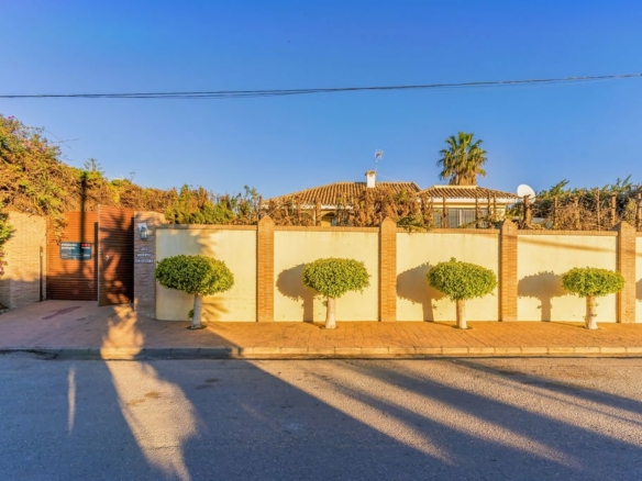 New Golden Mile – 7B Villa – To Reform – Near Facilities