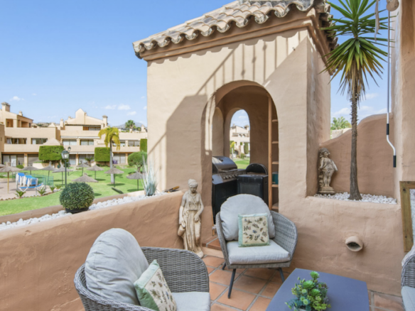 Estepona -3B  Penthouse – West facing – Huge Gardens