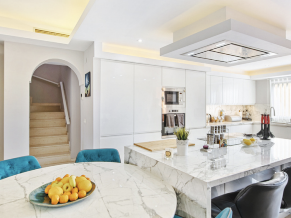 Estepona -3B  Penthouse – West facing – Huge Gardens