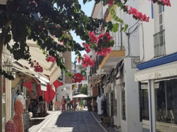 Marbella Town – 2B apt- 150m to Beach