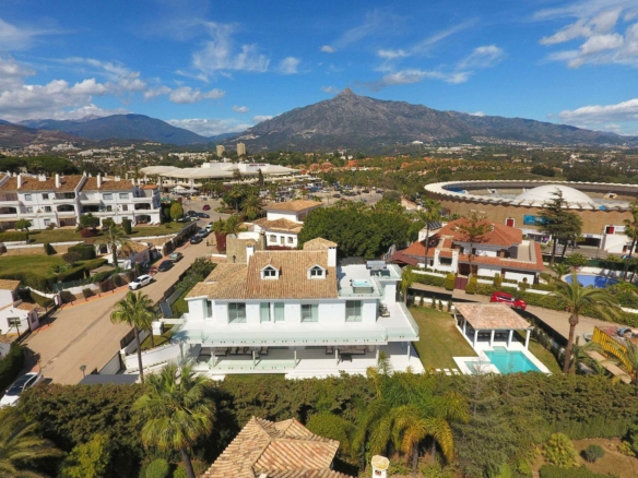 Puerto Banus  – 7B villa – Gated -Turn key